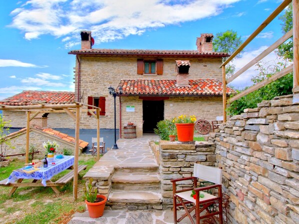 Exterior - Farmhouse in Marche With Pool and Views (Mercatello sul Metauro)