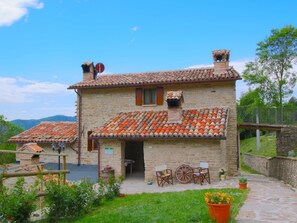 Exterior - Farmhouse in Marche With Pool and Views (Mercatello sul Metauro)