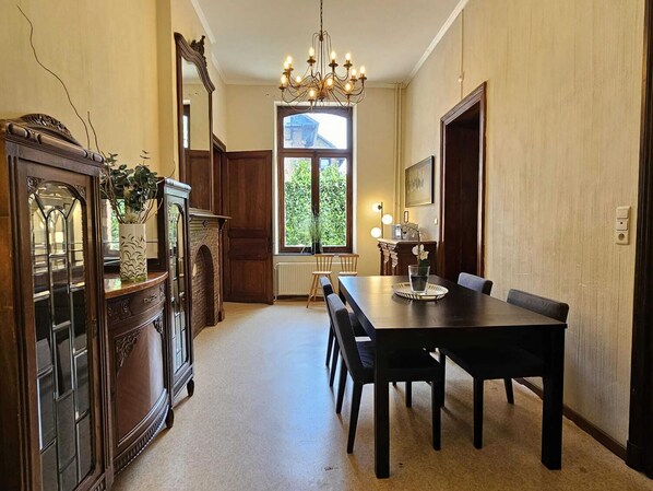 Villa | Dining