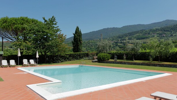 Pool - Cozy Holiday Home in Tuscany With Swimming Pool (Reggello)