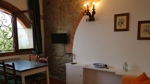 Dining - Cozy Holiday Home in Tuscany With Swimming Pool (Reggello)