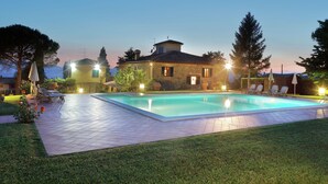 Pool - Cozy Holiday Home in Tuscany With Swimming Pool (Reggello)