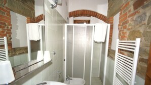 House | Bathroom - Cozy Holiday Home in Tuscany With Swimming Pool (Reggello)