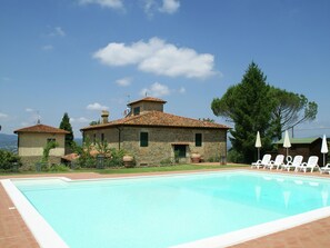 Exterior - Cozy Holiday Home in Tuscany With Swimming Pool (Reggello)
