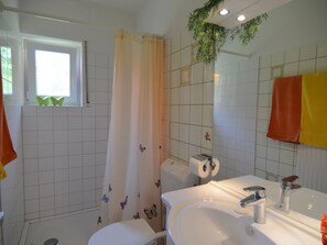 Shower, towels - Blissful Apartment in Brilon-madfeld With Private Terrace (Brilon)
