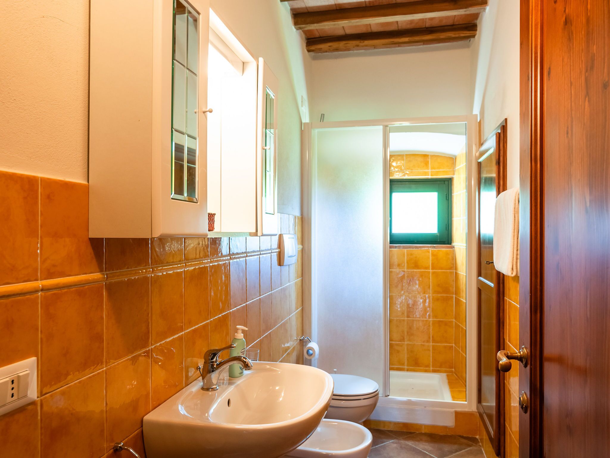 Ferienhaus | Badezimmer | Dusche, Handtücher