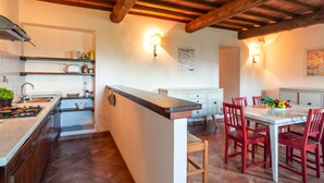 Dining - Serene Holiday Home in Prato With Pool (Montemurlo)