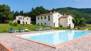 Exterior - Serene Holiday Home in Prato With Pool (Montemurlo)