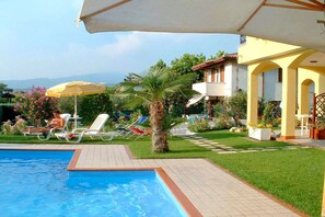 House | Pool