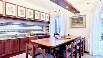 Cottage | Dining