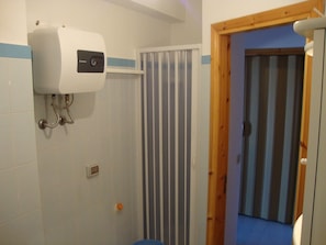House | Bathroom | Shower, towels