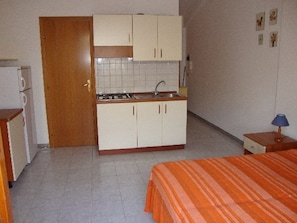House | Private kitchen | Fridge, cookware/dishes/utensils