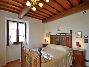 7 عدّة غرف نوم وطراز فريد لكل وحدة وواي فاي وملاءات أسرّة