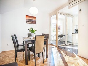 Apartment | Dining