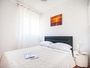 อพาร์ทเมนท์ | 3 ห้องนอน, เตารีด/โต๊ะรีดผ้า, ผ้าปูที่นอน