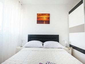 3 bedrooms, iron/ironing board, bed sheets - Luxury Apartment With Private Balcony in Quiet Area (Dubrovnik)