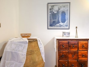 4 bedrooms, bed sheets