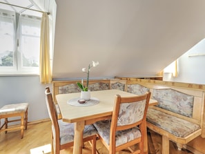 Dining - Plush Apartment in St. Kanzian am Klopeinersee With Sauna (Sankt Kanzian am Klopeiner See)
