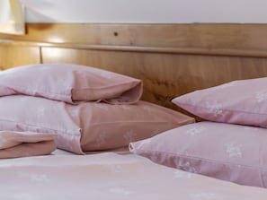 2 bedrooms, bed sheets - Plush Apartment in St. Kanzian am Klopeinersee With Sauna (Sankt Kanzian am Klopeiner See)