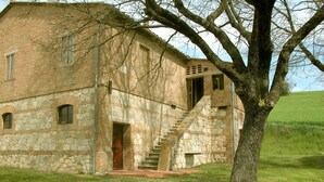 Exterior - Idyllic Farmhouse in Sarteano Tuscany With Shared Pool (Sarteano)