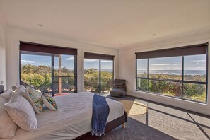 3 bedrooms, iron/ironing board, bed sheets