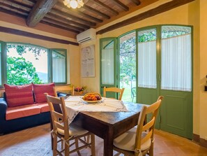 Dining - Old Farmhouse in the Countryside With a Relaxed Atmosphere Family Environment (Corciano)