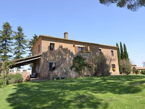 Unclassified image, 3 of 40, button - Pleasant Villa in Valiano With Terrace, Garden, Sun-loungers (Montepulciano)