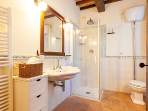 House | Bathroom - Belvilla by OYO Mimosa (Cortona)