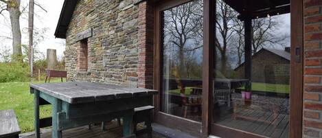 المنشأة من الخارج