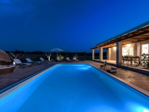 Pool - Charming Villa in Poljica With Pool (Vrsi)
