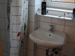 Apartment | Bathroom - Cozy Apartment in Rerik With Garden (Rerik)