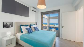 4 habitaciones, muebles diferentes y tabla de planchar con plancha