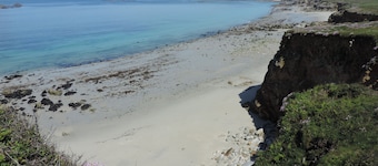 House by the sea, 400 meters from the beaches, quality services, equipped with fiber