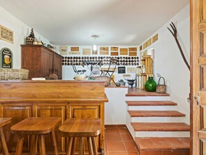 Villa | Privát konyha | Főzőedények/tányérok/evőeszközök