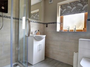 Rumah | Kamar mandi | Shower dan handuk