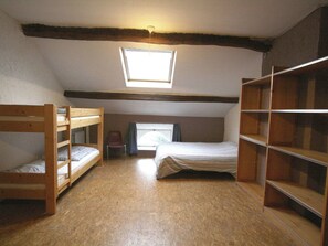 Casa | 15 quartos, individualmente mobiliados
