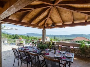 Villa | Dining
