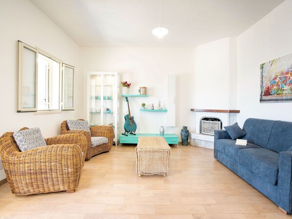 Villa | Living area - Simplistic Villa in Scoglitti near Sea Beach (Vittoria)