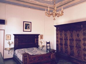 2 bedrooms, individually furnished, iron/ironing board, bed sheets