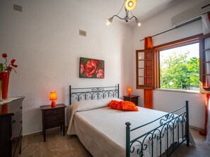 5 bedrooms, individually furnished, iron/ironing board, bed sheets - Holiday Home in Gulf Castle (Castellammare del Golfo)