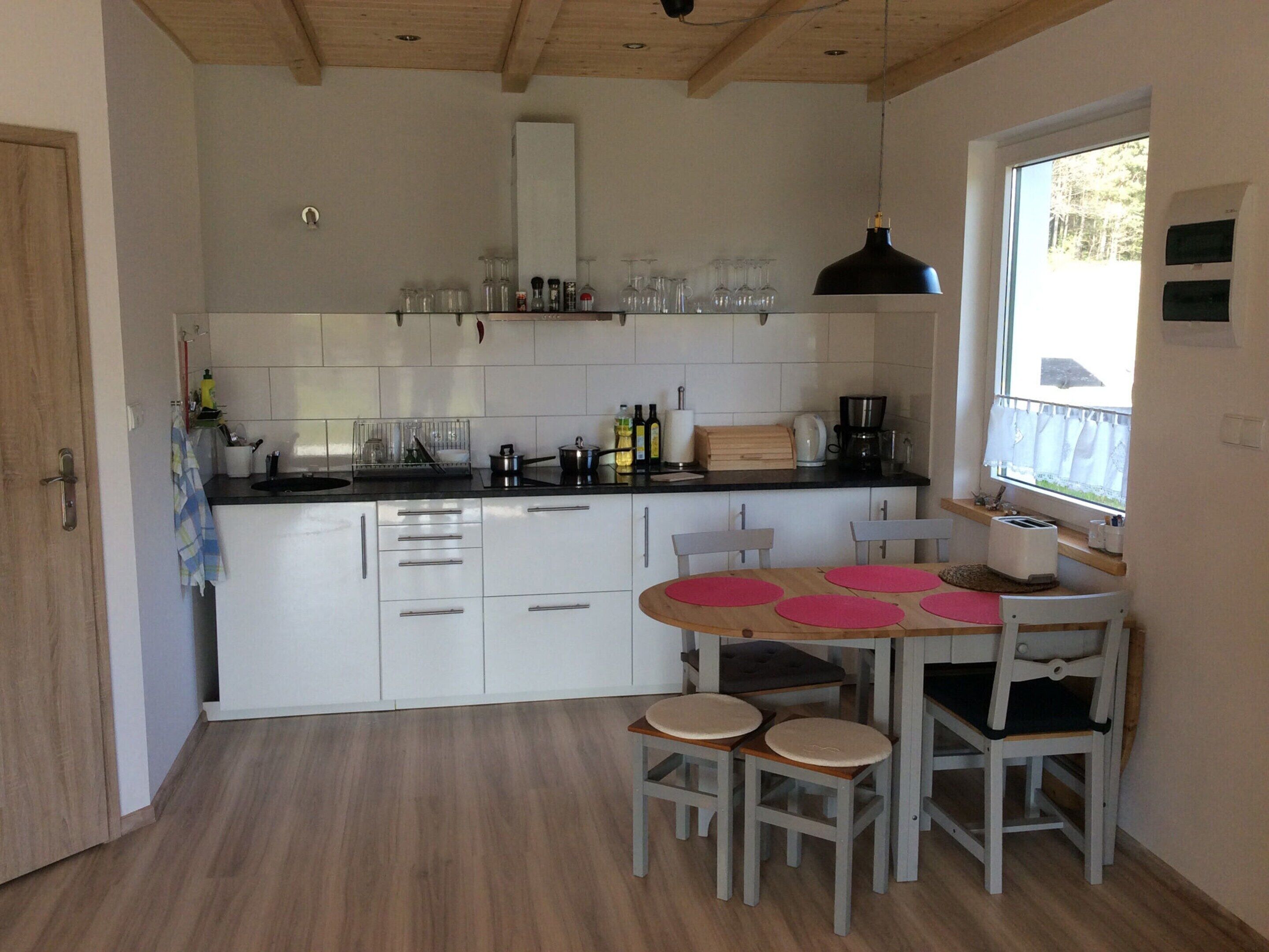 House | Private kitchen | Stovetop, electric kettle, high chair