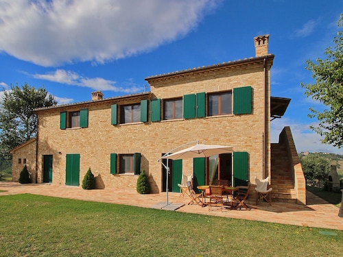 Tranquil Hilltop Cottage