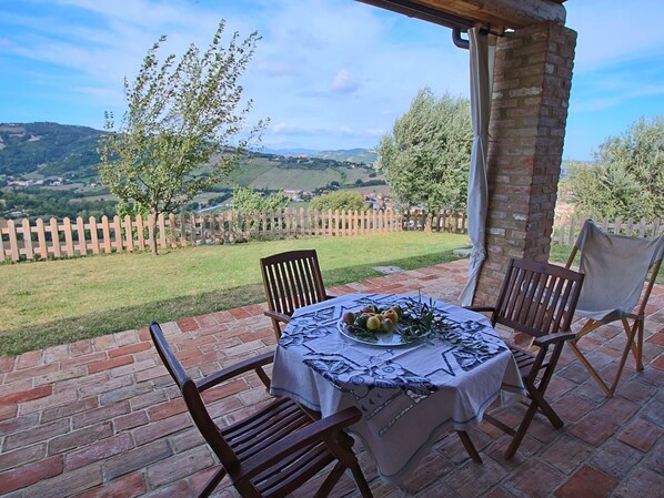 Cottage | Dining
