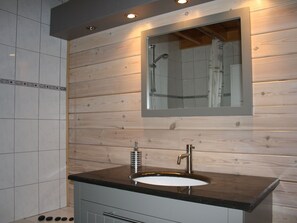Huis | Badkamer | Een bad/douchecombinatie