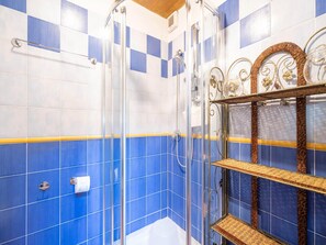 House | Bathroom - Holiday Home in Stilo With Pool & Views (Stilo)