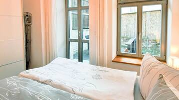 Apartment | 2 bedrooms, individually furnished, bed sheets