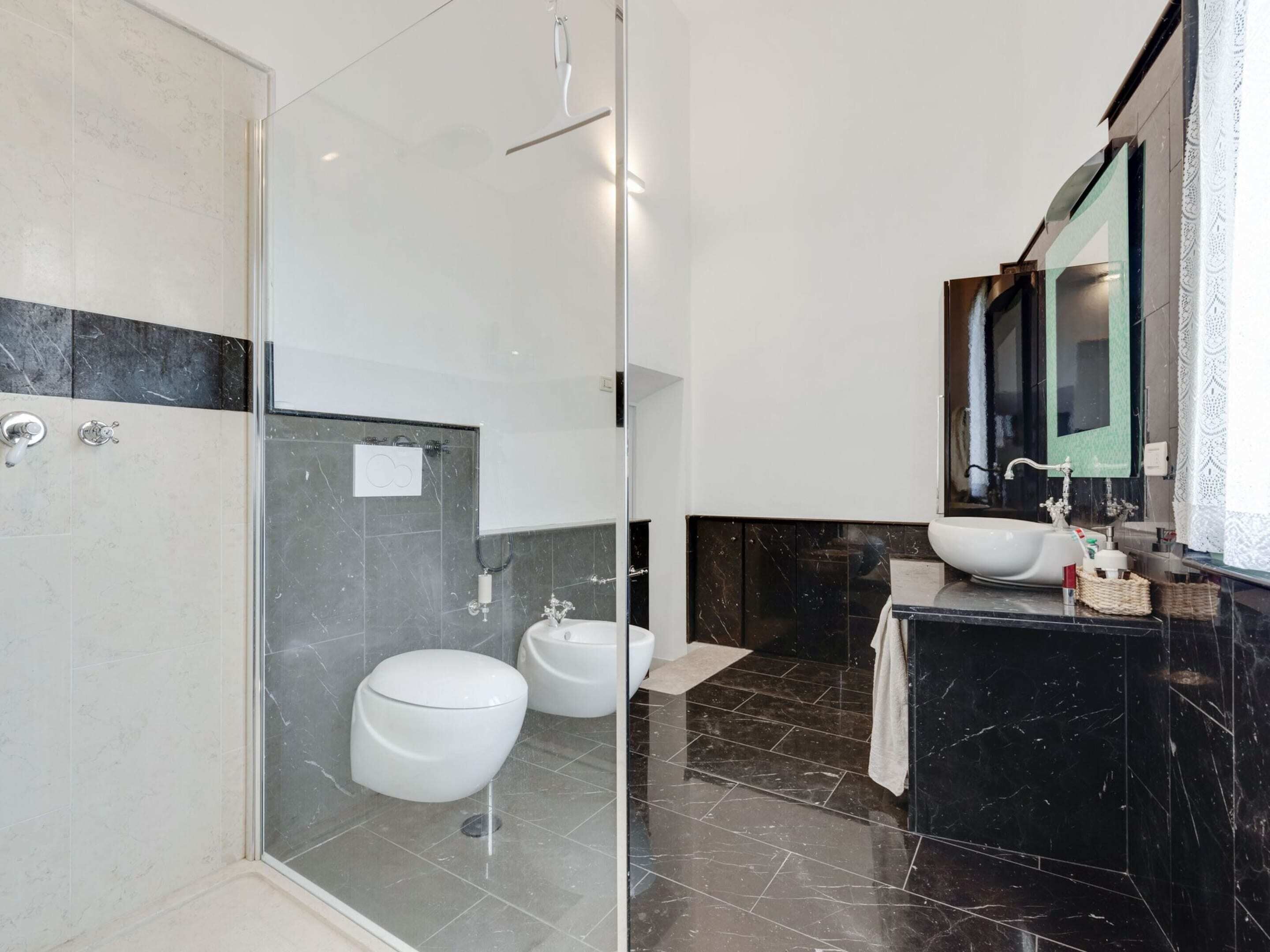 House | Bilik Mandi