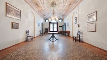 House | Meja sambut tetamu