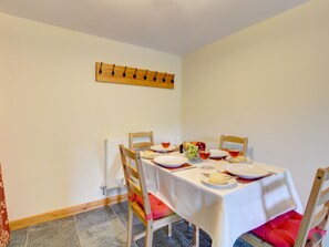 Dining - Charming Holiday Home in Llangurig With Garden (Llanidloes)