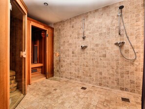Villa | Badezimmer | Dusche
